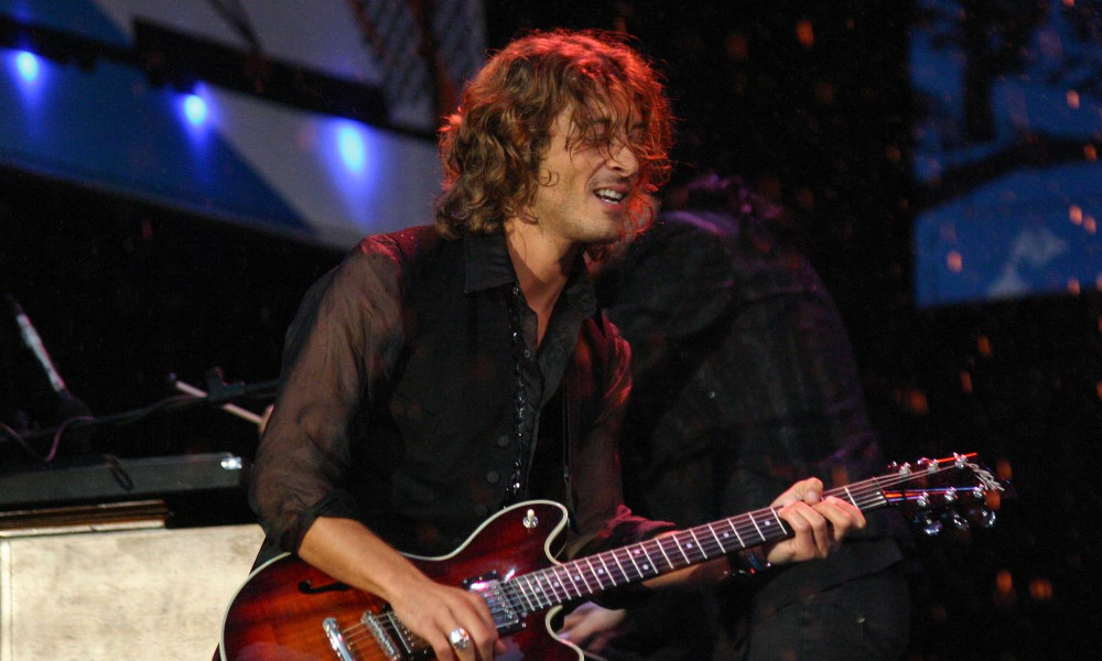 10 chitarristi famosi che non sono capaci di suonare la chitarra Federico Poggipollini