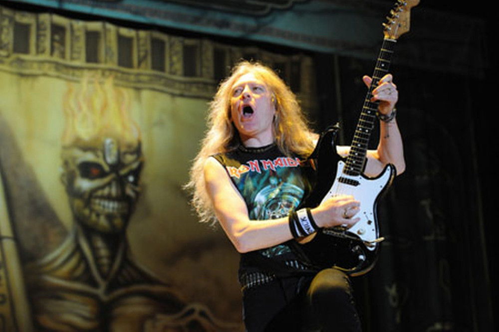 10 chitarristi famosi che non sono capaci di suonare la chitarra - Janick Gers