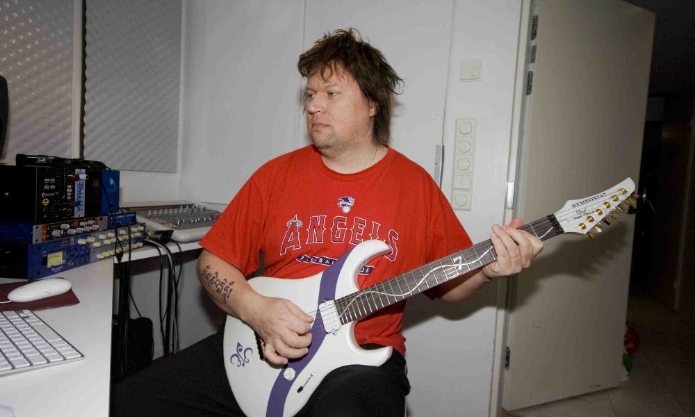 10 chitarristi famosi che non sono capaci di suonare la chitarra - Timo Tolkki