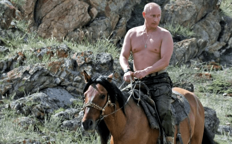 10 personaggi famosi etero che forse non sono poi così etero - vladimir putin