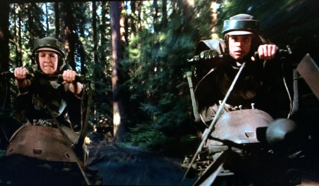 Star-Wars-10-cose-che-non-si-possono-vedere-nella-trilogia-classica-speederbike-endor